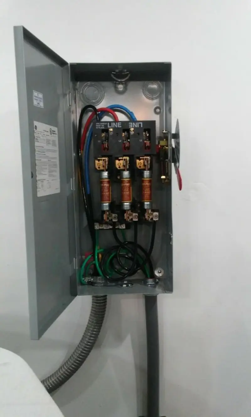 Three-phase disconnect switch installed for Smoke Detector Installation in Brook Highland